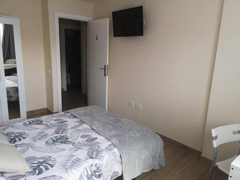 Hostal Mari En La Laguna, Alquiler Habitacion Privada En Hostal, 6 Habitaciones Cerca De La Universidad Y Aeropuerto Norte, 3 Banos Compartidos La Laguna  Exteriér fotografie