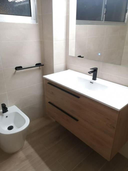 Hostal Mari En La Laguna, Alquiler Habitacion Privada En Hostal, 6 Habitaciones Cerca De La Universidad Y Aeropuerto Norte, 3 Banos Compartidos La Laguna  Exteriér fotografie