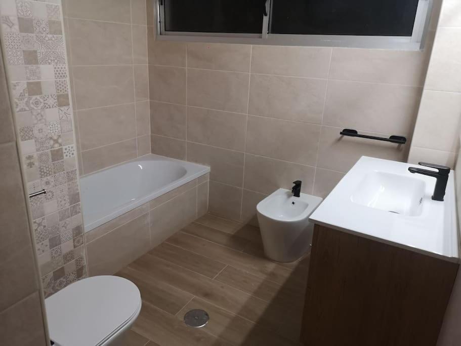 Hostal Mari En La Laguna, Alquiler Habitacion Privada En Hostal, 6 Habitaciones Cerca De La Universidad Y Aeropuerto Norte, 3 Banos Compartidos La Laguna  Exteriér fotografie