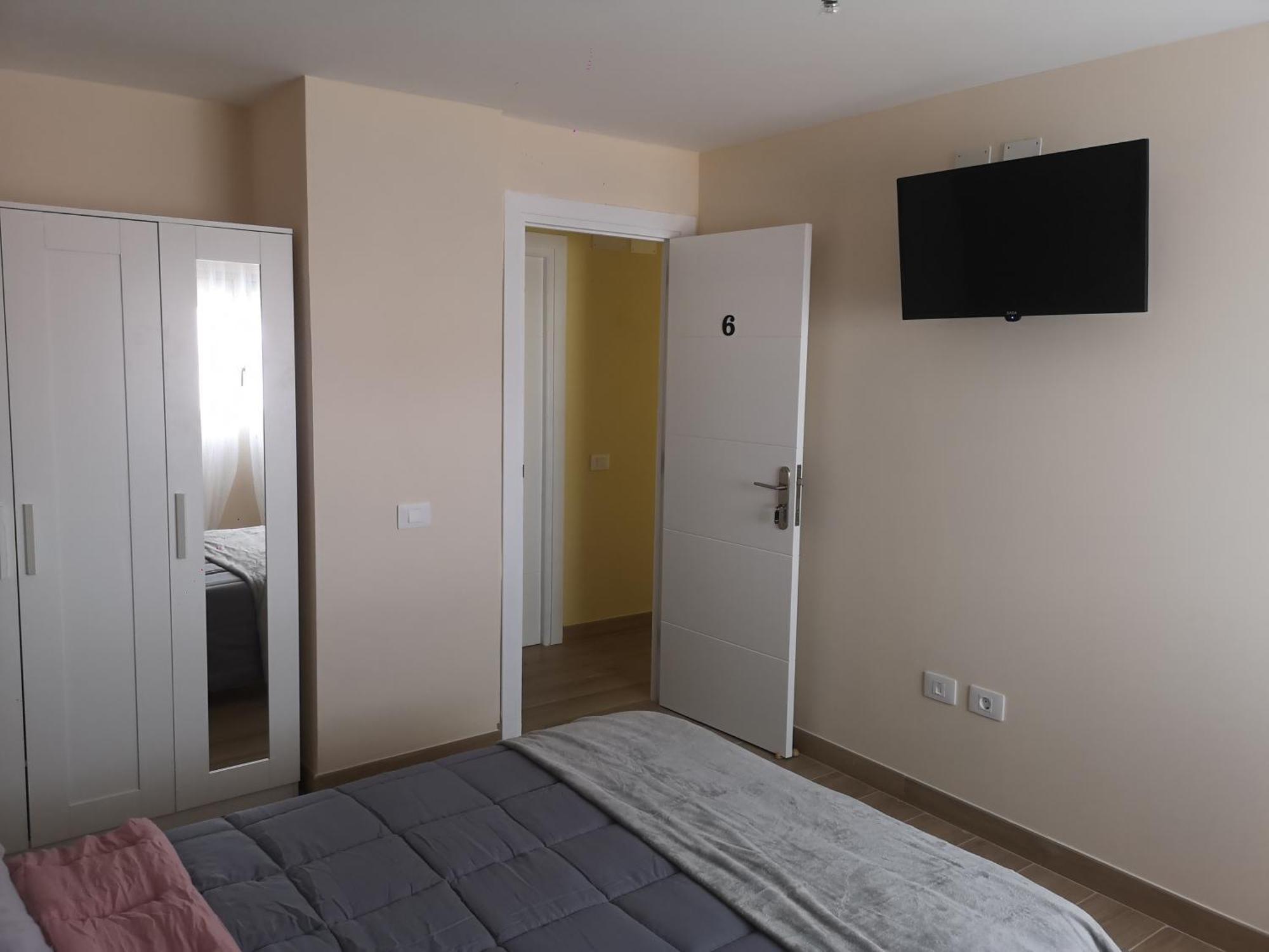 Hostal Mari En La Laguna, Alquiler Habitacion Privada En Hostal, 6 Habitaciones Cerca De La Universidad Y Aeropuerto Norte, 3 Banos Compartidos La Laguna  Exteriér fotografie